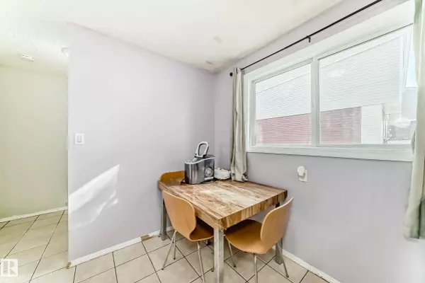 72 Habitat CR NW, Edmonton, AB T5A 2X7