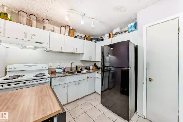 72 Habitat CR NW, Edmonton, AB T5A 2X7