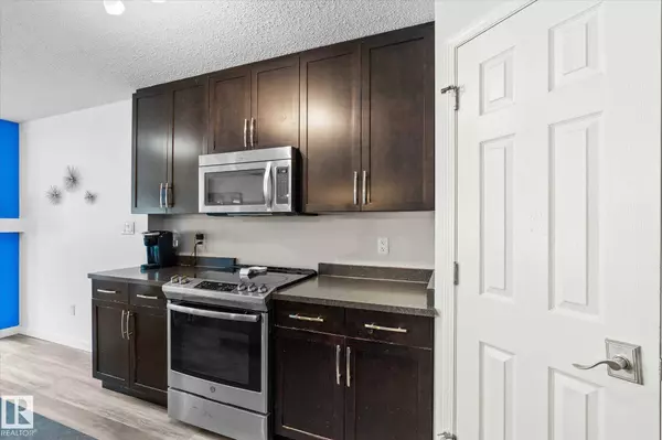 1641 Chapman WY SW, Edmonton, AB T6W 0Y5