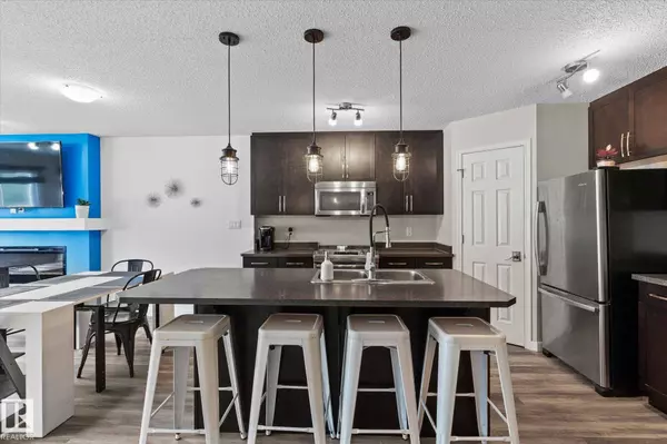 1641 Chapman WY SW, Edmonton, AB T6W 0Y5