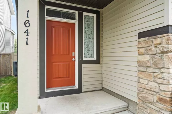 1641 Chapman WY SW, Edmonton, AB T6W 0Y5