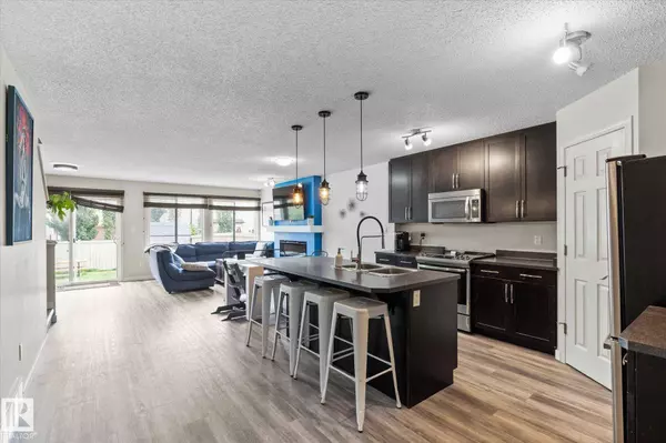 1641 Chapman WY SW, Edmonton, AB T6W 0Y5