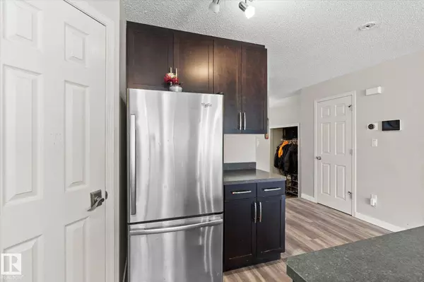 1641 Chapman WY SW, Edmonton, AB T6W 0Y5