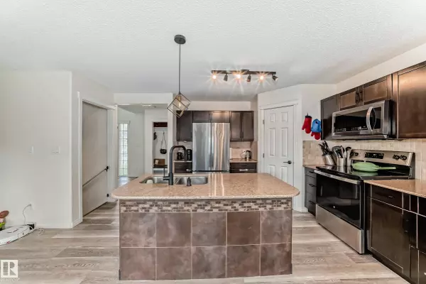 34 Wisteria LN, Fort Saskatchewan, AB T8L 0B4