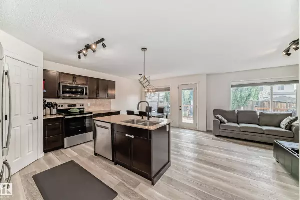 34 Wisteria LN, Fort Saskatchewan, AB T8L 0B4