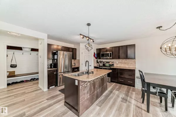 34 Wisteria LN, Fort Saskatchewan, AB T8L 0B4