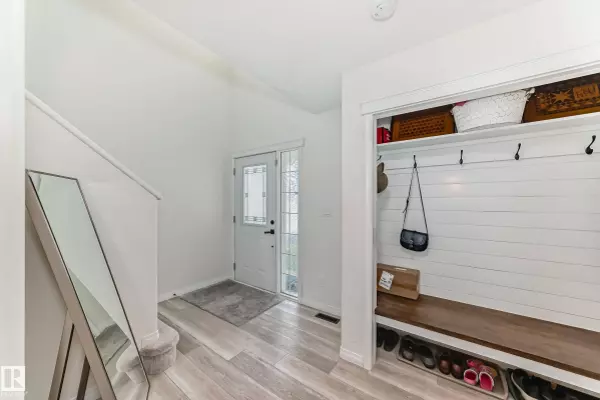 34 Wisteria LN, Fort Saskatchewan, AB T8L 0B4