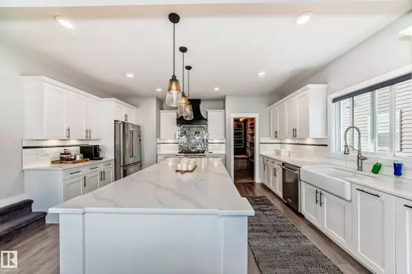 4004 6 AV SW, Edmonton, AB T6X 2J1