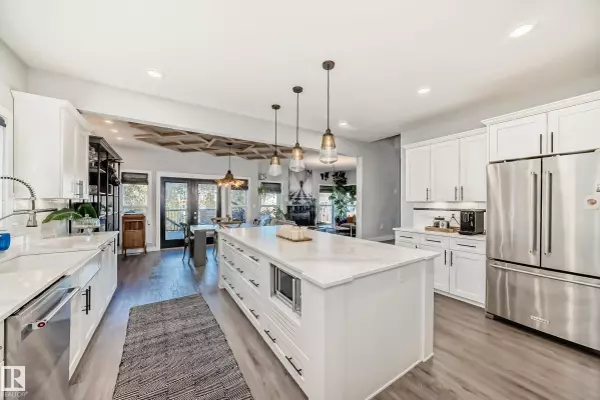 4004 6 AV SW, Edmonton, AB T6X 2J1