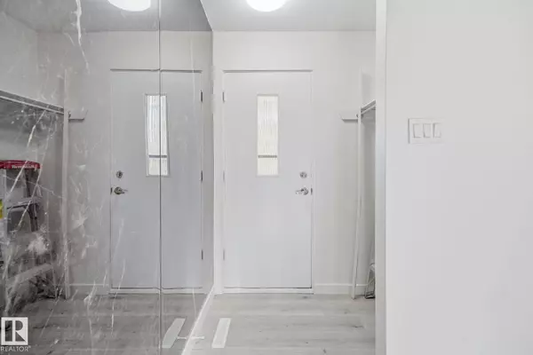 14719 87 AV NW, Edmonton, AB T5R 4E5