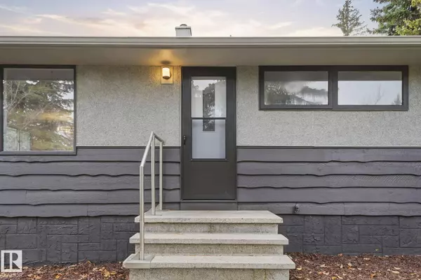 14719 87 AV NW, Edmonton, AB T5R 4E5