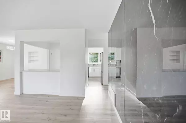 14719 87 AV NW, Edmonton, AB T5R 4E5