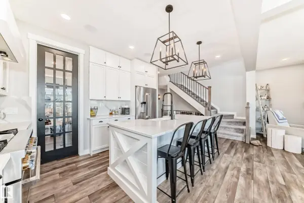 22380 93 AV NW, Edmonton, AB T5T 7L9