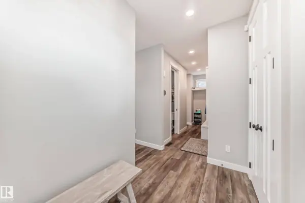 22380 93 AV NW, Edmonton, AB T5T 7L9