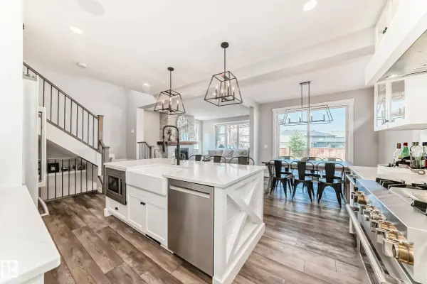 22380 93 AV NW, Edmonton, AB T5T 7L9