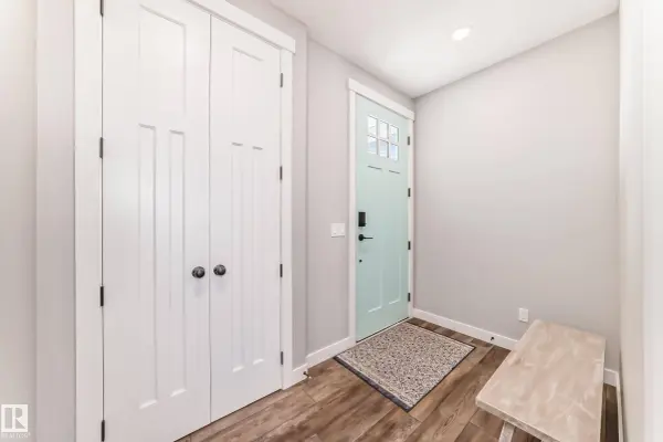 22380 93 AV NW, Edmonton, AB T5T 7L9