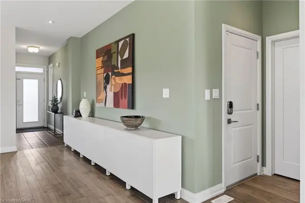 35 Midhurst Heights #32, Hamilton, ON L8J 0K9, Canada