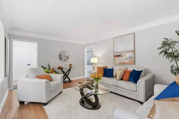 9 McKay RD, Hamilton, ON L9H 1H6