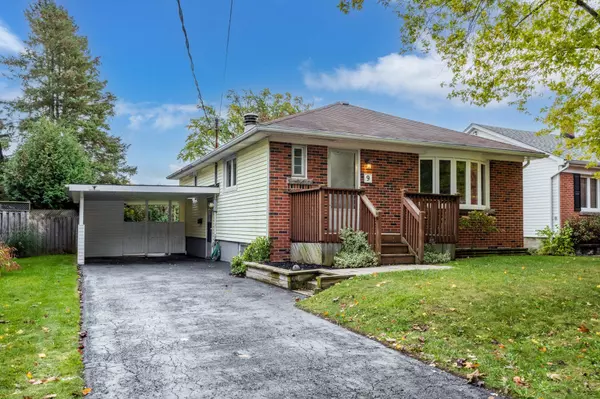 9 McKay RD, Hamilton, ON L9H 1H6