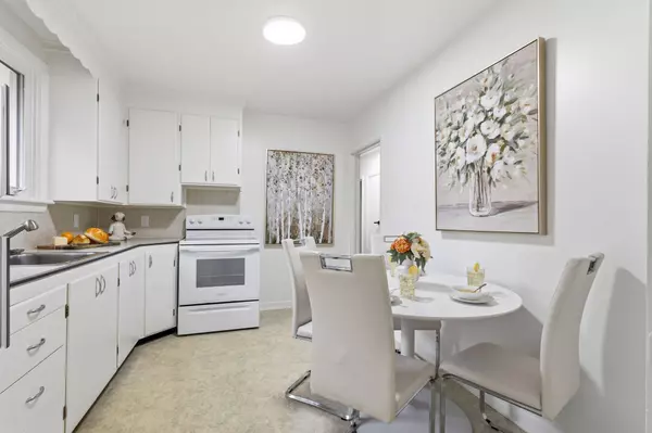 9 McKay RD, Hamilton, ON L9H 1H6