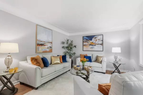 9 McKay RD, Hamilton, ON L9H 1H6