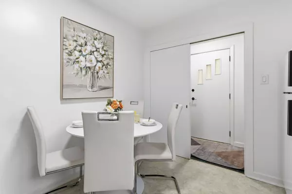 9 McKay RD, Hamilton, ON L9H 1H6