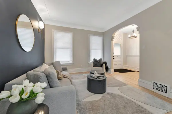 142 Sanford AVE N, Hamilton, ON L8L 5Z5