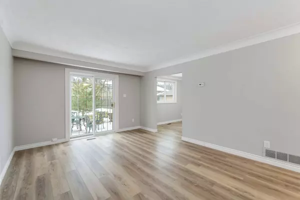 10 Donegel PL, Hamilton, ON L9A 4Z6