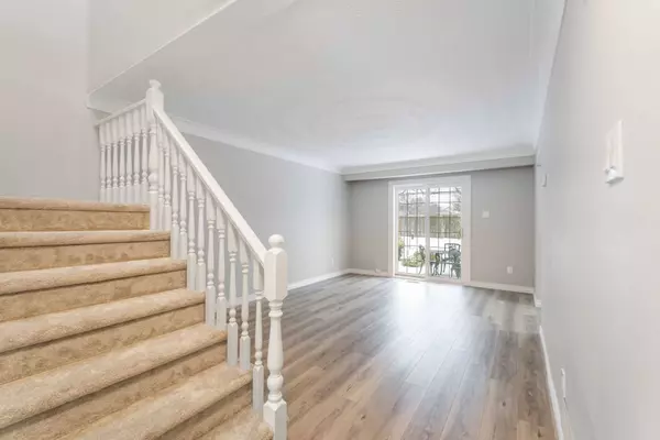 10 Donegel PL, Hamilton, ON L9A 4Z6