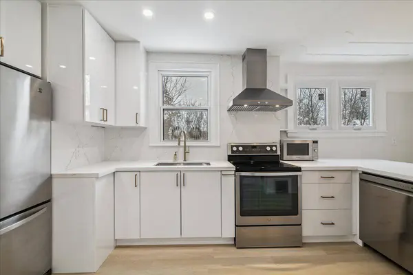 59 Longwood RD N, Hamilton, ON L8S 3V2