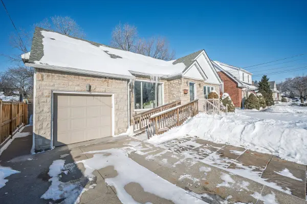 60 West 1st ST, Hamilton, ON L9C 3C3