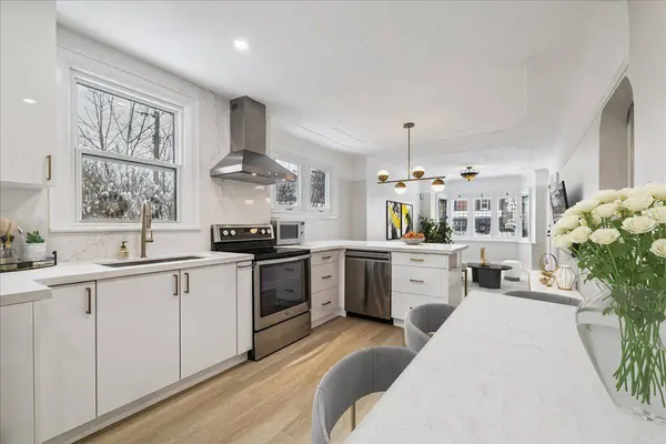 59 Longwood RD N, Hamilton, ON L8S 3V2