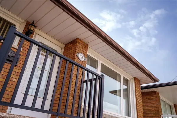 106 Beland AVE N, Hamilton, ON L8H 6C1