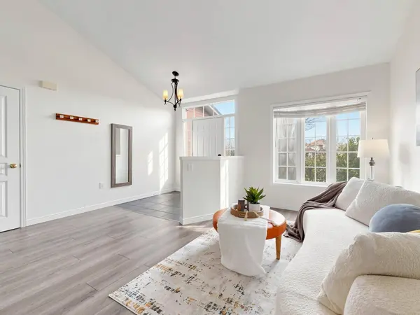 11 Diamond CT, Hamilton, ON L9C 7V5