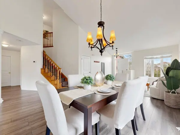 11 Diamond CT, Hamilton, ON L9C 7V5