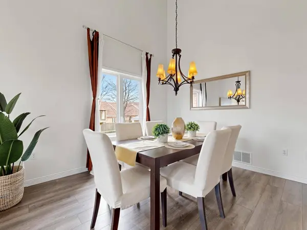 11 Diamond CT, Hamilton, ON L9C 7V5