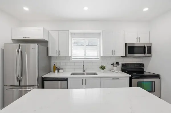 390 Hunter ST W, Hamilton, ON L8P 1S9