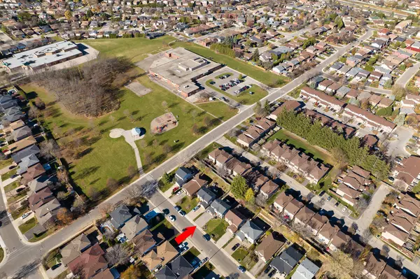 46 Novoco DR, Hamilton, ON L9C 7E8