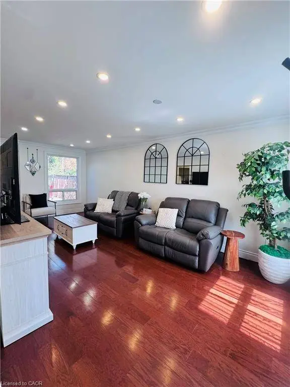 46 Novoco DR, Hamilton, ON L9C 7E8