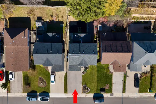 46 Novoco DR, Hamilton, ON L9C 7E8