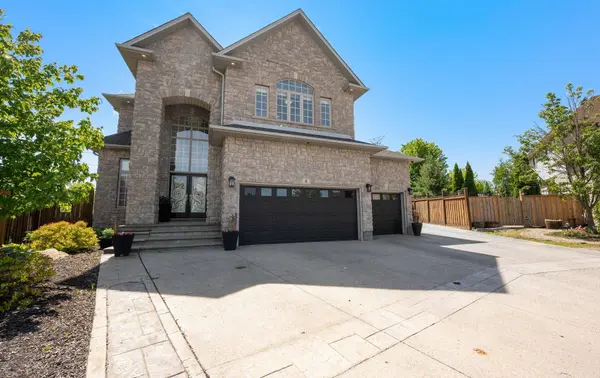4 Playfair CT, Hamilton, ON L9K 1R6