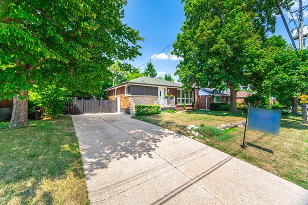 166 Terrace DR, Hamilton, ON L9A 2Z1