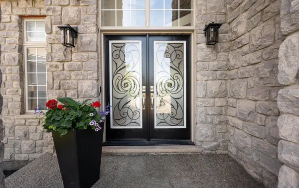 4 Playfair CT, Hamilton, ON L9K 1R6