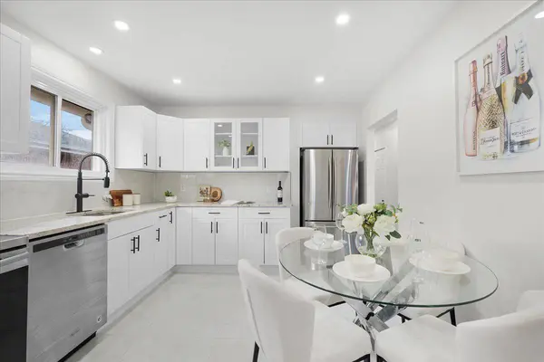 56 Nash RD S, Hamilton, ON L8K 4J7
