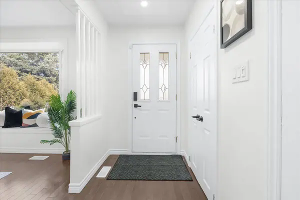 56 Nash RD S, Hamilton, ON L8K 4J7