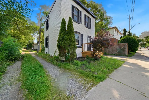 73 Peter ST, Hamilton, ON L8R 1T4