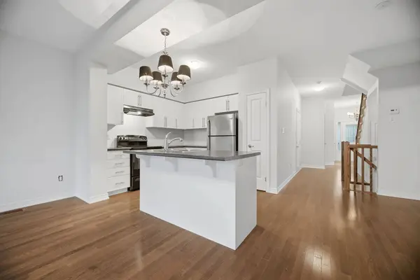 137 Echovalley DR, Hamilton, ON L8J 0H1