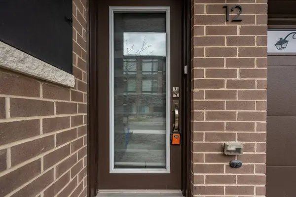 270 Melvin AVE W #12, Hamilton, ON L8H 2K2