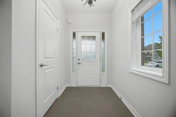 137 Echovalley DR, Hamilton, ON L8J 0H1