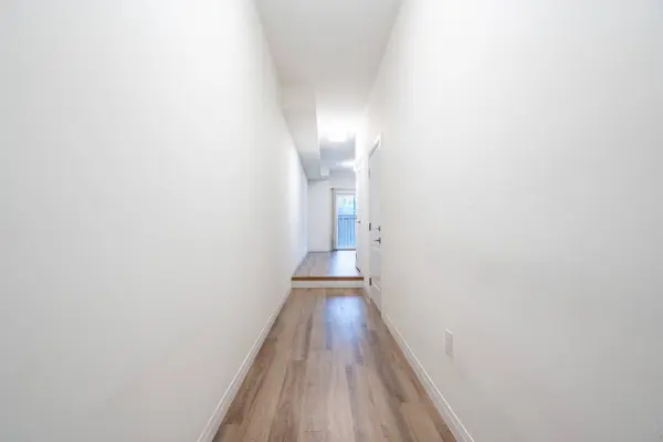 270 Melvin AVE W #12, Hamilton, ON L8H 2K2